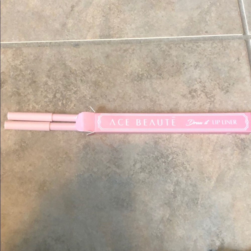 Ace beaute draw it lip liner